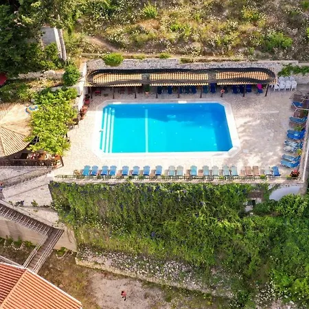 Otel Bastas & 2*